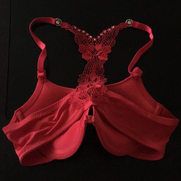 Red bra - Picture 2 of 2